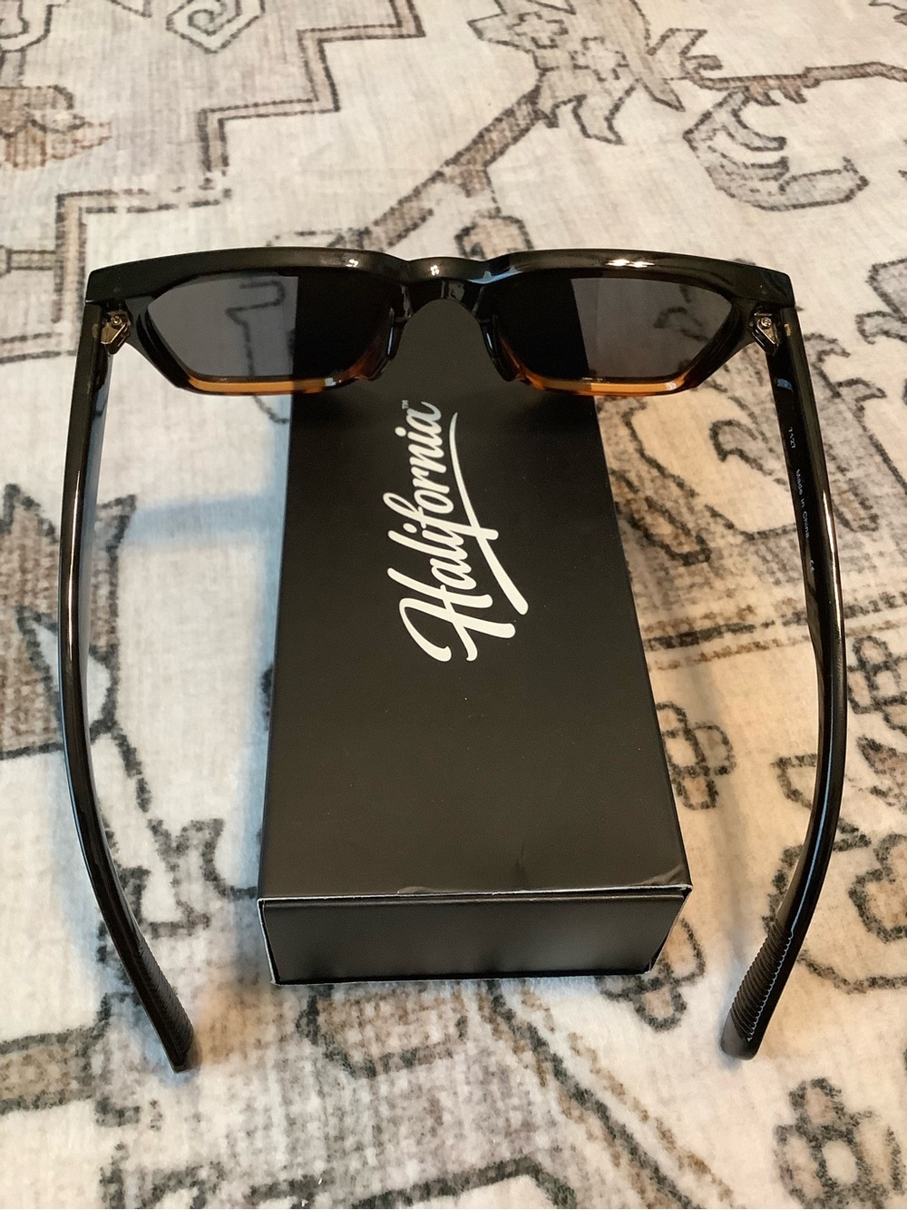 NWOT Tortoiseshell Women’s Sunglasses with Dark Lenses - Picture 5 of 6